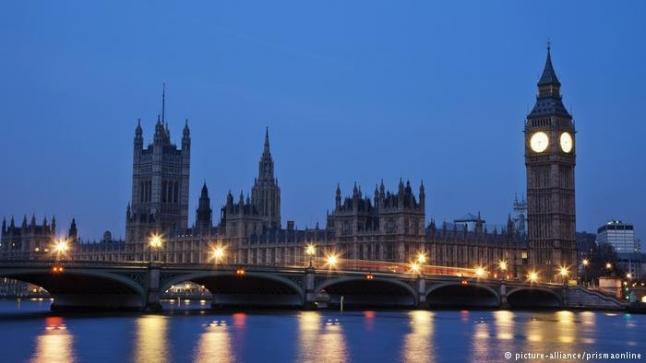 تقارير عن استغلال رئيس الحكومة البريطانية لنتائج الانتخابات في انتزاع اتفاق تجاري مع أوروبا