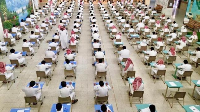 طلاب المرحلة الابتدائية في المملكة يبدأون الامتحانات التحريرية النهائية عقب انقطاعها لسنوات