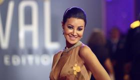 آروى جودة تستلف فستان للظهور بـ”الجونة” السينمائي.. بستلف من الديزينر