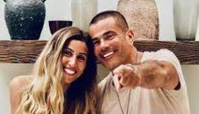 “عرب وود” تنشر صورة جديدة لعمرو دياب مع دينا الشربيني ويسرا وغادة عادل