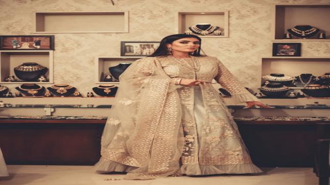 تفسير حلم الفستان الذهبي في المنام بالتفصيل