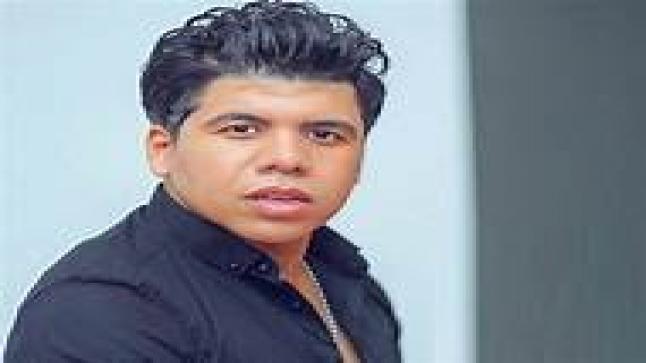 عمر كمال يتسلم الدرع الذهبي لـ”يوتيوب”: شكرًا ليكم