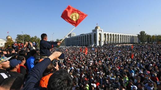 سيطرة المعارضة في قيرغيزستان على مقرات سيادية عديدة